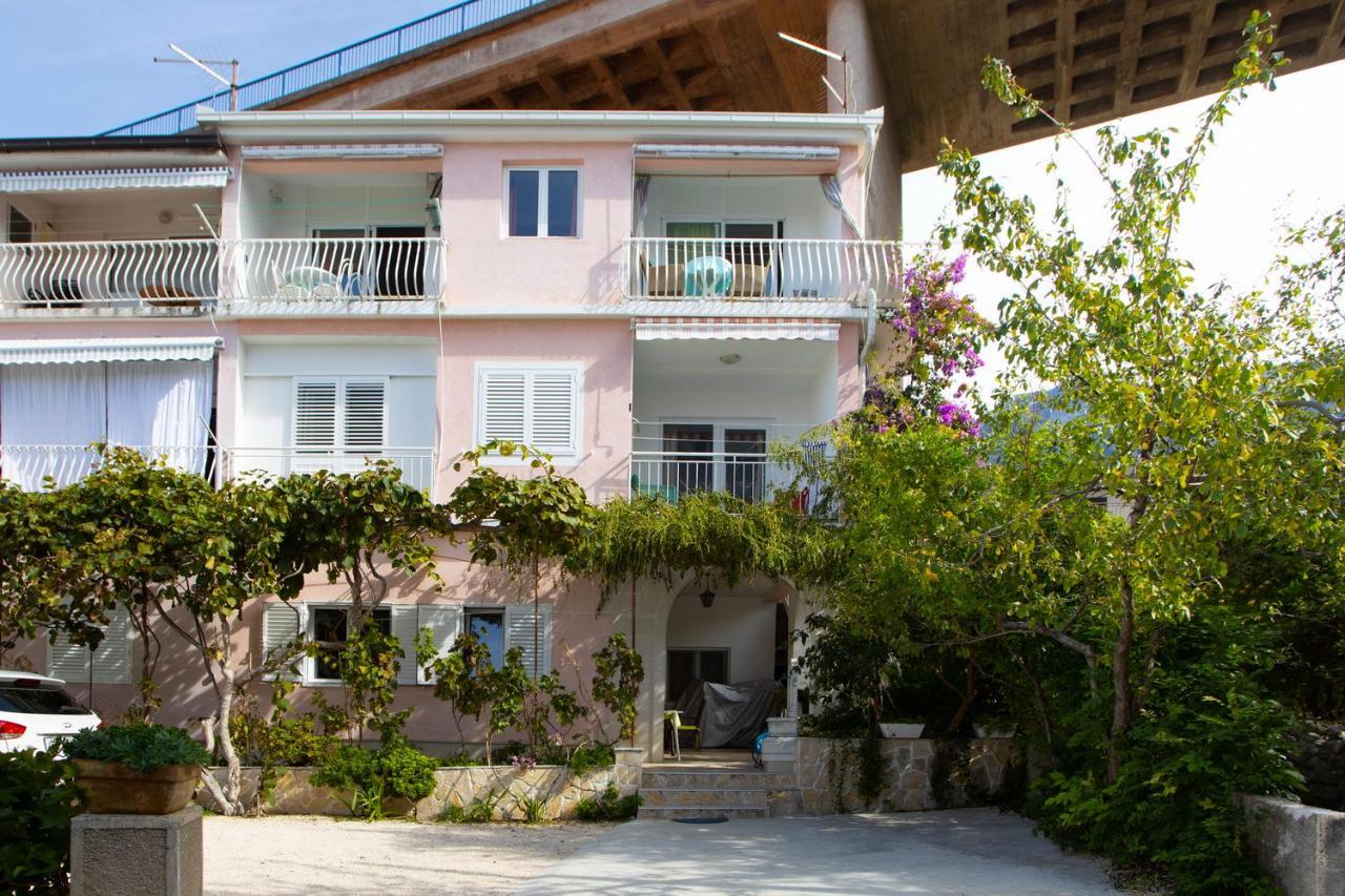 Apartmani Miki Podgora Luaran gambar